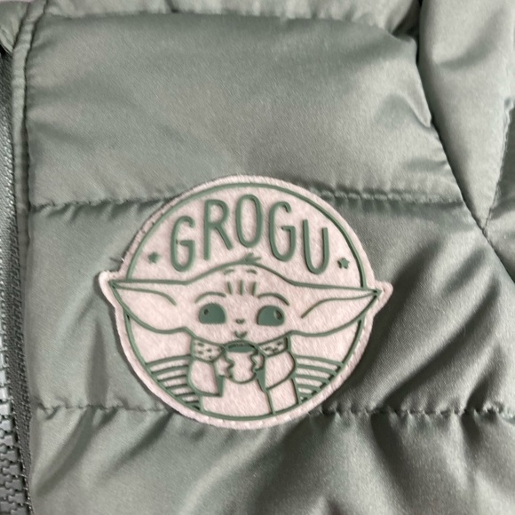 GAP baby 3-6 months puffer jacket Grogu *has some marks* - Picture 11 of 16